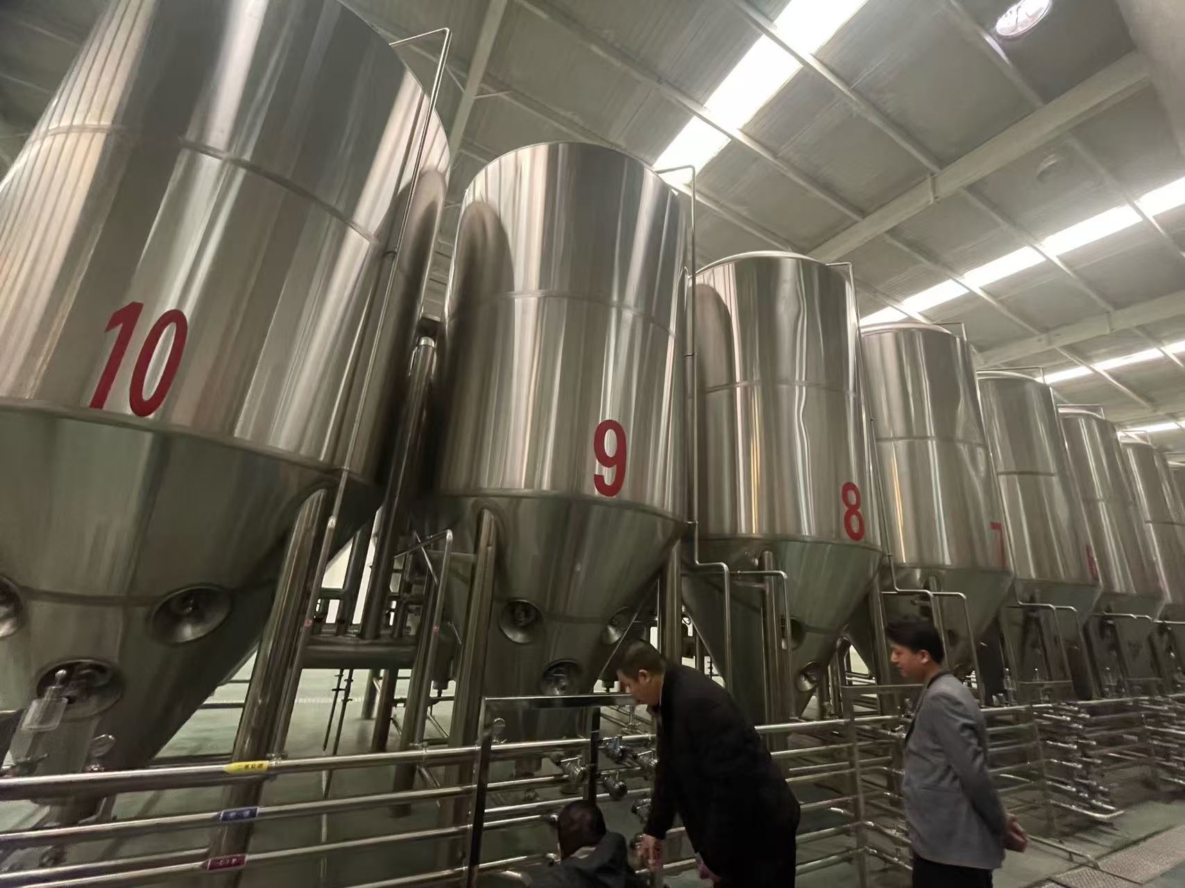徐汇精酿啤酒设备厂—平面布置、设备设计、制造、调试、培训等一条龙服务